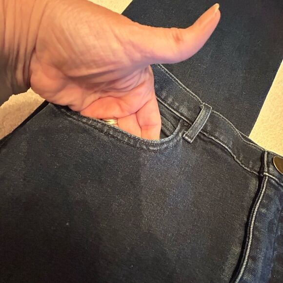 Brooke Shields dark blue size 12 jeans stretchy 5 pocket boot cut - Picture 6 of 9